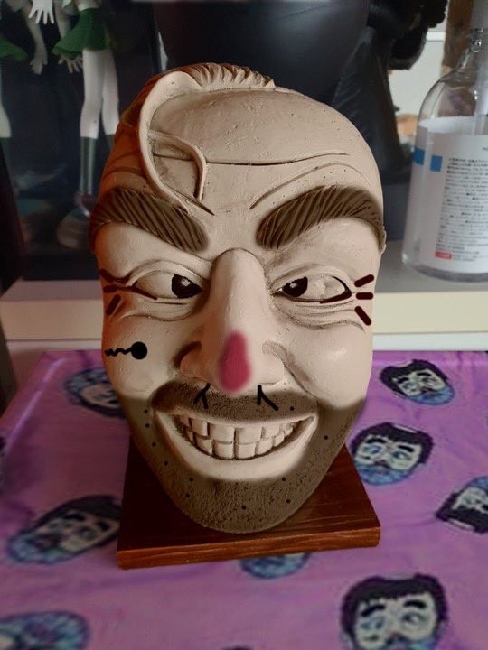 通販ドッキリ 映画 シャイニング の本立てを購入したら ヘンなおじさん が届いて なんだ チミは 状態 まいどなニュース