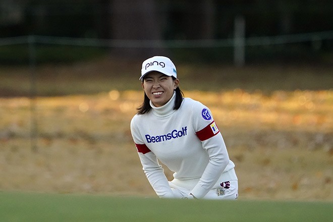 GOLF/ Shibuno, 'Smiling Cinderella,' learning to live with celebrity : The Asahi Shimbun - Vimarsana News
