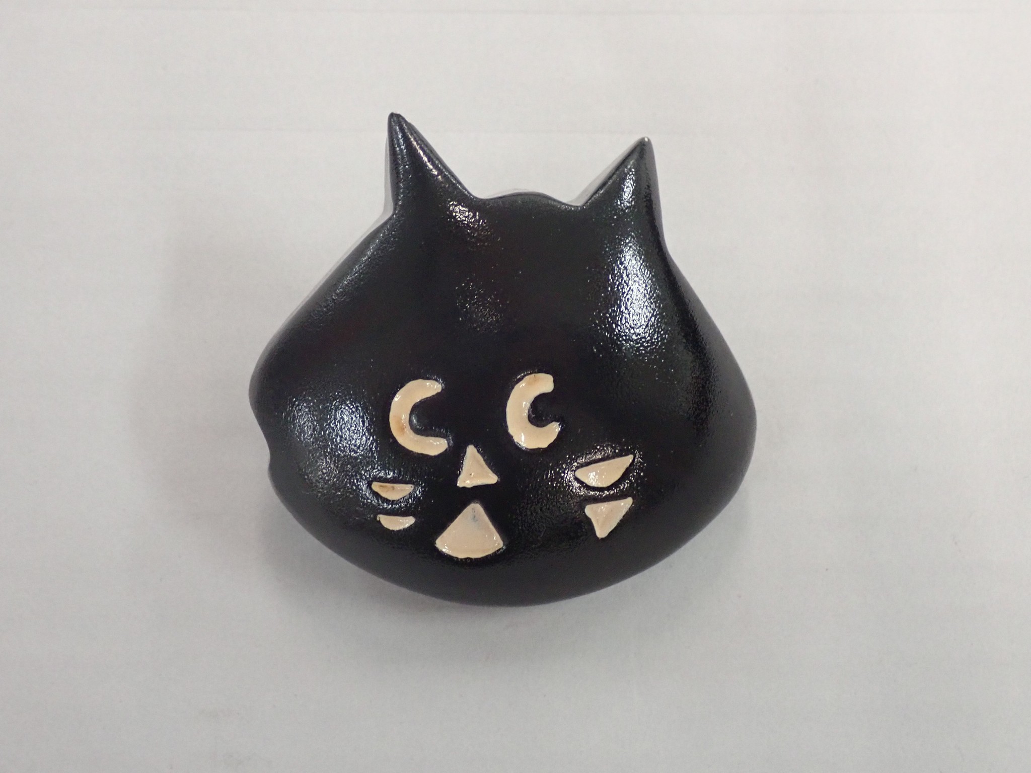 人気の猫キャラ にゃー の高島一精 関西初のイラスト展 ドレスになったタヌキ も まいどなニュース