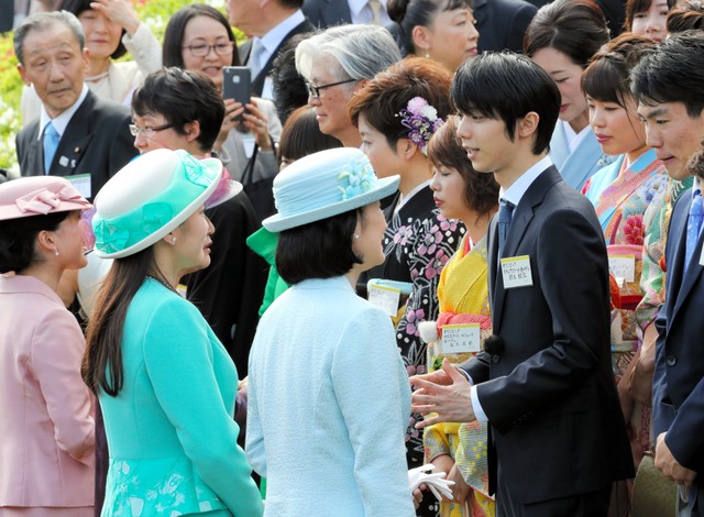 柚子与天皇·皇后两陛下畅谈 "羽生"x2握手引喧闹