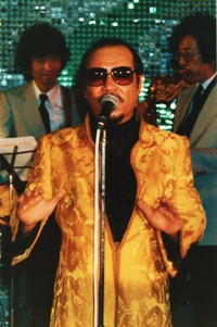 海のトリトン この木なんの木 伝説アニソンシンガー ヒデ夕樹の評伝本 世に実像広めたい よろず ニュース