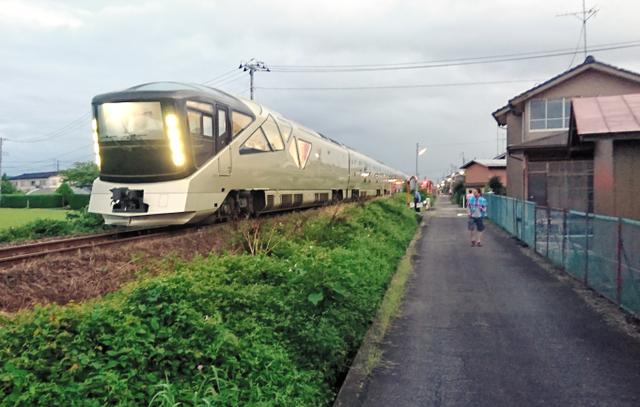 豪华寝台列车「四季岛」遇人身事故 新潟停下2个半小时(影片)