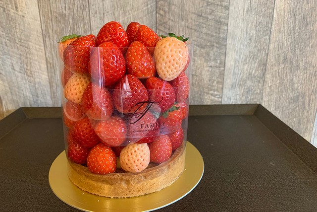 いちごがゴロゴロ 常識を覆したタルトが話題 崩れてok 80個のいちごが溢れ出る まいどなニュース