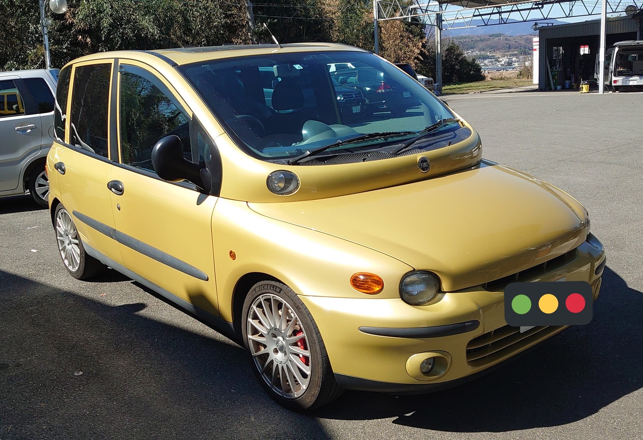 愛車に言われた 悪口 死んだピカチュウ が話題 運転中の落語家 運転席で大笑いしました まいどなニュース