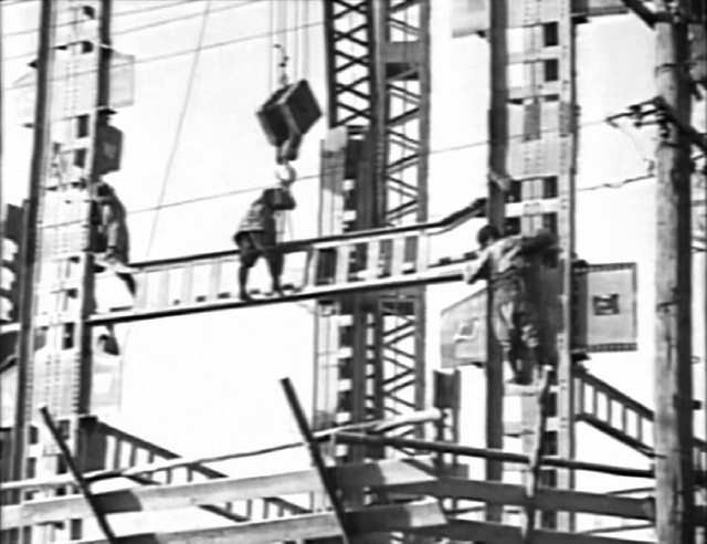 高熱のねじを空中でキャッチ 昭和のとび職人は半端ない ビルや地下鉄の工事で活躍 ビルダーズ 映像公開 まいどなニュース