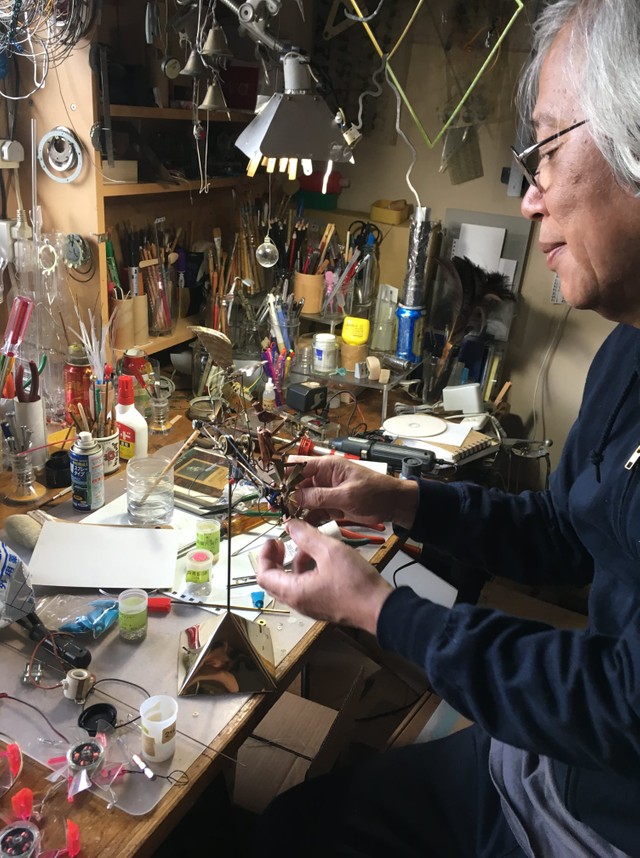 これぞ「現代版からくり」…ユーモラスに動く、金属製の乗り物や生き物たち 不思議な「カラクリン」の世界|まいどなニュース