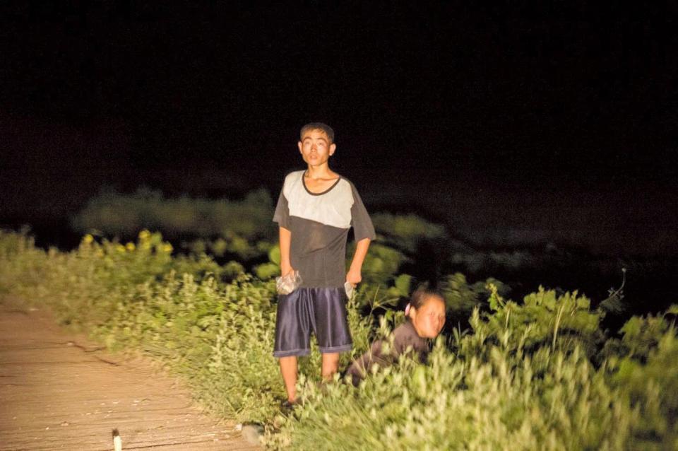 北朝鮮の農村で目撃したリアルな日常 写真家 初沢亜利さんが撮った 隣人 たち まいどなニュース