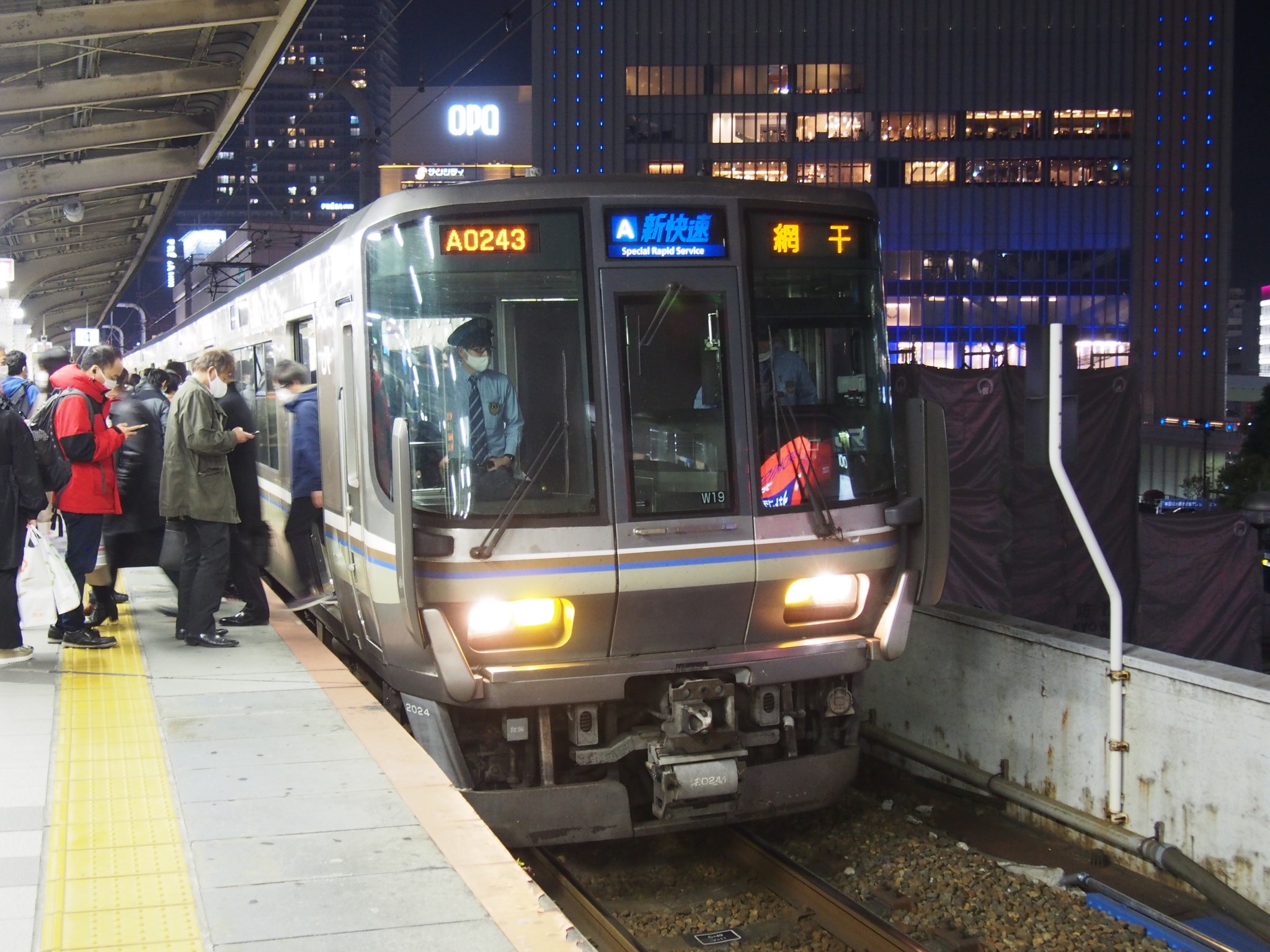 日本一長い複々線は関西にあり 最高時速130キロ 新快速が 外側線 を走れるようになった理由 まいどなニュース