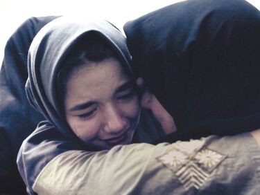 “存在を認める”という連帯の仕方を教えてくれる　イラン発ドキュメンタリー 『少女は夜明けに夢を見る』