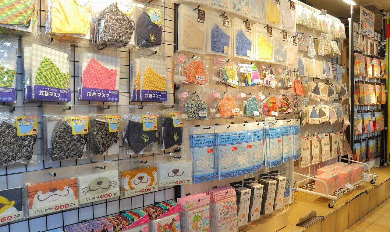 マスク専門店が 駅のホームにまで進出 運営スタッフが明かす 売れ筋商品からみる 当世マスク事情 まいどなニュース