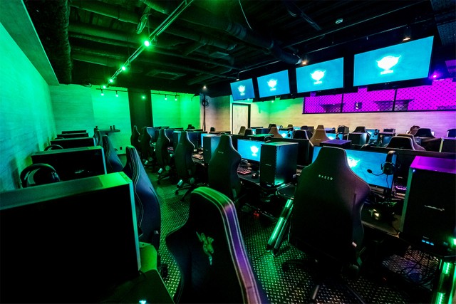 豪華ゲーミングpcが51台 24時間営業 ビジホ併設eスポーツ施設 出張で来られた方がゲームできる よろず ニュース