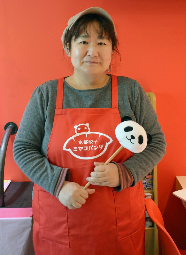 24時間冷凍ギョーザが買える ユニーク自販機が登場 専門店の 密 対策が話題に まいどなニュース