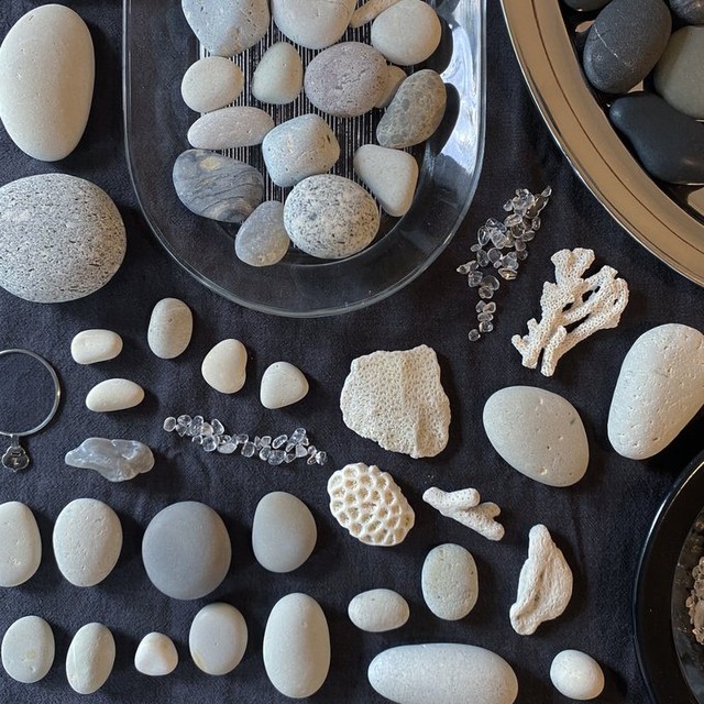 宝石ではないただの石ころ しかしその 美しさ に共感の声が続々と 足元に星が無数に散らばってる まいどなニュース