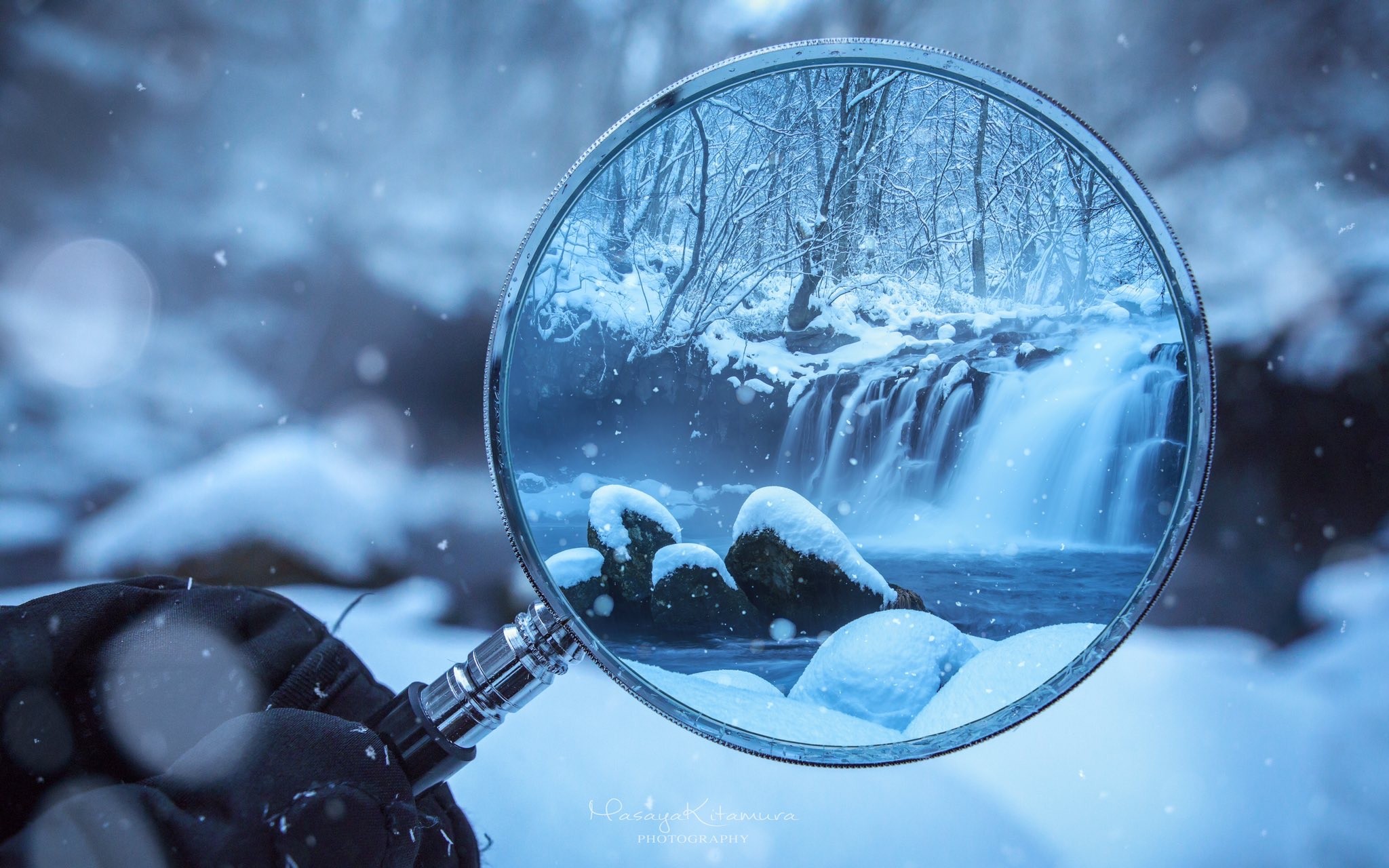 この発想はなかった 虫眼鏡とフォトショで 小さな夢の国 の写真が完成 まいどなニュース