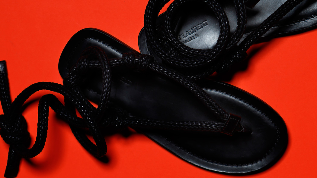 サンローランのサンダル、前から、横から、後ろから：アエラスタイルマガジン