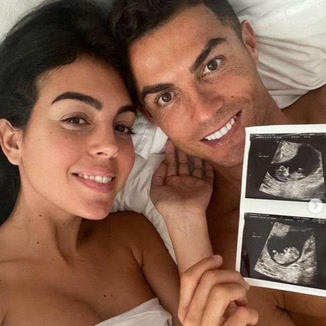 ｃ ロナウド 恋人が双子を妊娠 ベッドに横たわるツーショット写真投稿 よろず ニュース