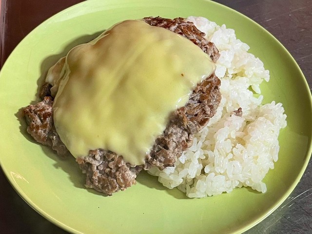 ベテラン主婦も衝撃 やけくそハンバーグ が話題 パックの合いびき肉 そのまま焼くだけ まいどなニュース