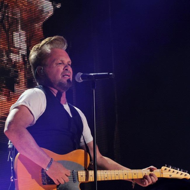 恋多き６９歳歌手 新恋人は２３歳年下女性 ２児の母とラブラブ よろず ニュース