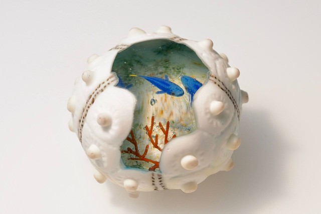 泳ぐ金魚やクラゲなど まるで水中世界をそのまま閉じ込めたかのような 美しすぎるトンボ玉が話題に まいどなニュース