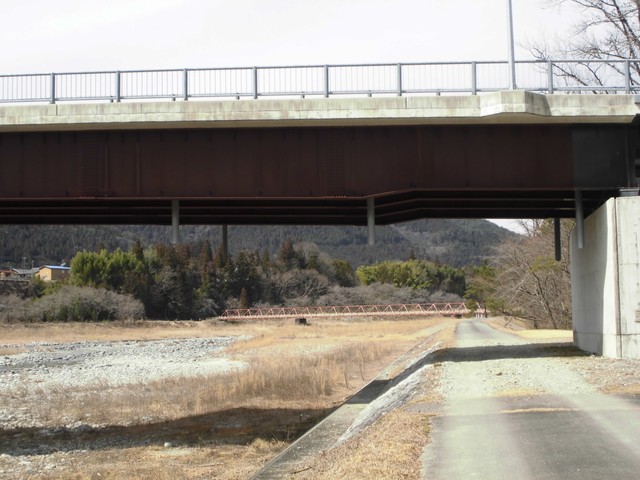 近くには道路の整備も進んでいます（提供写真）