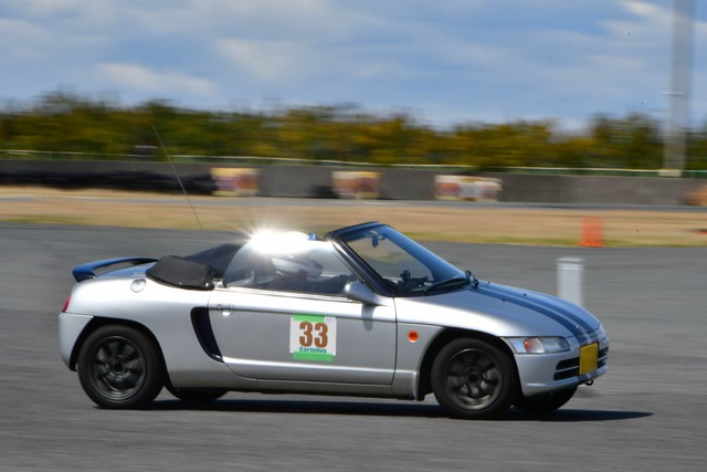 めっちゃ速いやんあの軽四 ポルシェといい勝負 車好きにはたまらないジムカーナとは まいどなニュース