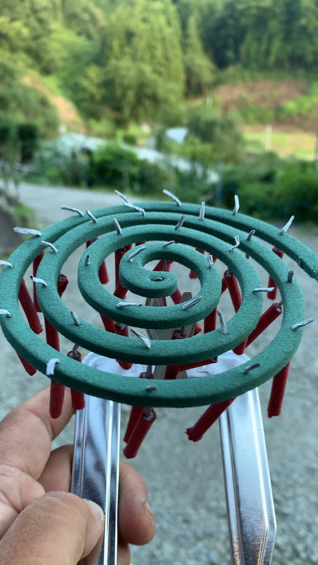 蚊取り線香に 執念の自由工作 害獣避けの 時限式爆竹 爆誕 衝撃の見た目も なんやろこのワクワク感 まいどなニュース