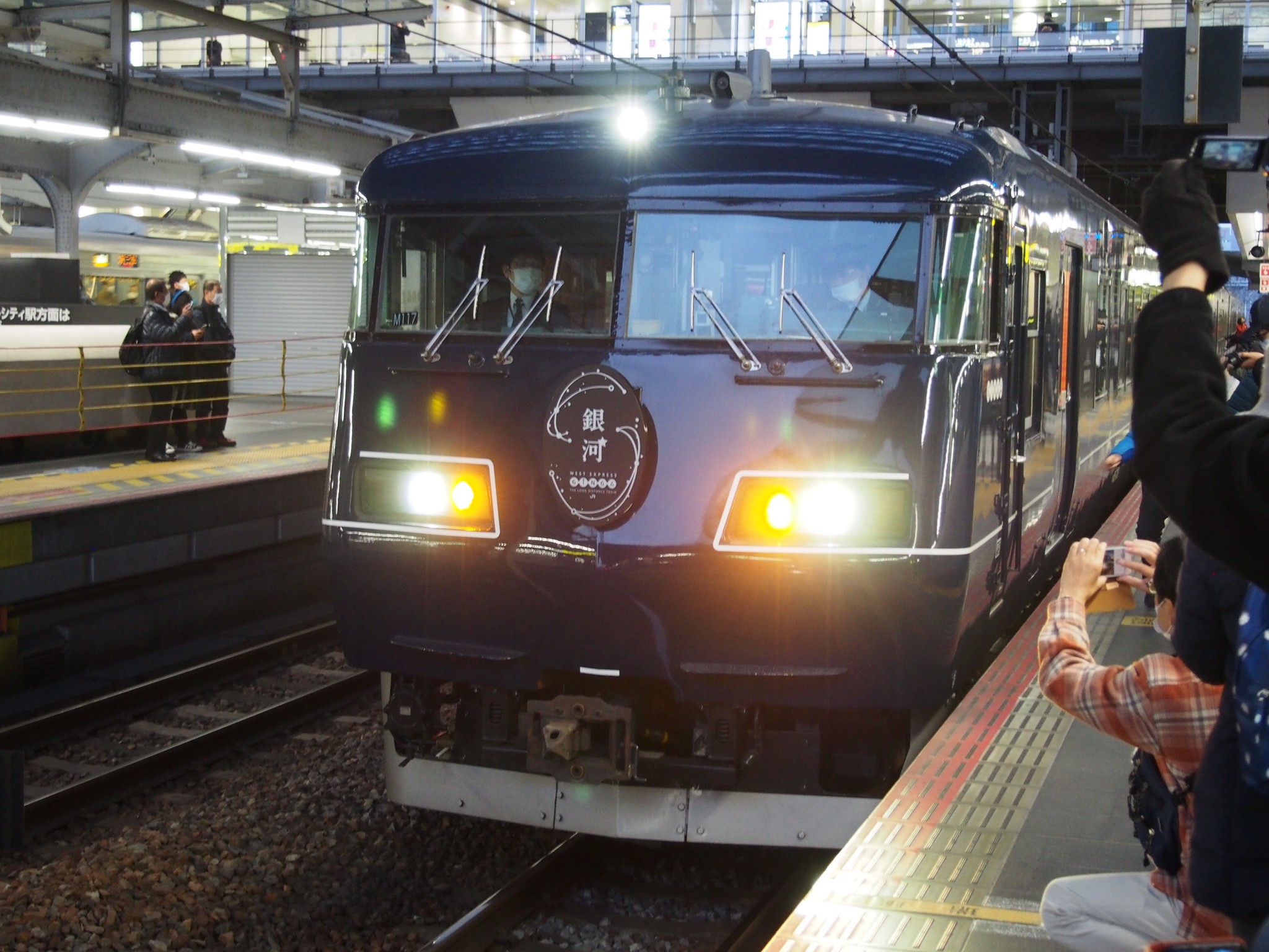 踊り子 でおなじみ 特急型車両185系が定期列車から引退 兄弟車両 西の117系の活躍は続く まいどなニュース