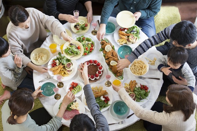 子どもの急性アルコール中毒 消費者庁が注意呼び掛け 飲み残しのワインを 普段より紅潮 まいどなニュース