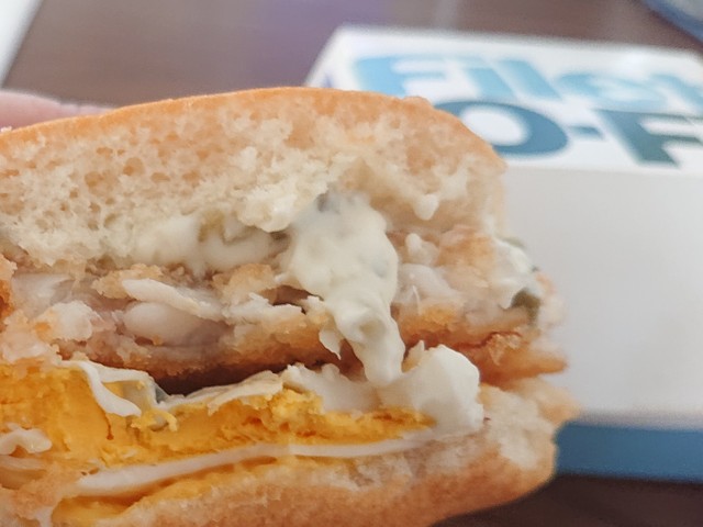 嘘だろ なんだ このうまさ 店員のうっかりミスでめぐり会った フィレオたまバーガー まいどなニュース