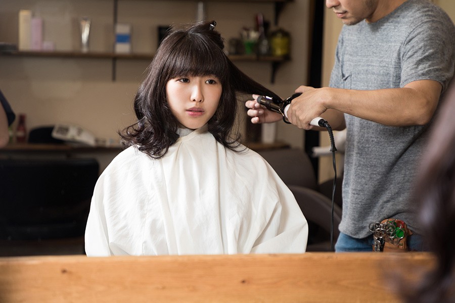美容室で話しかけられたくない 会話なし メニューが人気に 考案したのは会話が増えてな美容師 苦手を武器に まいどなニュース