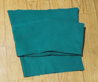 袖を切って中に織り込みます。手元の方なら女性や子ども用、腕に近い方なら男性用に（当銀美奈子さんのブログより）