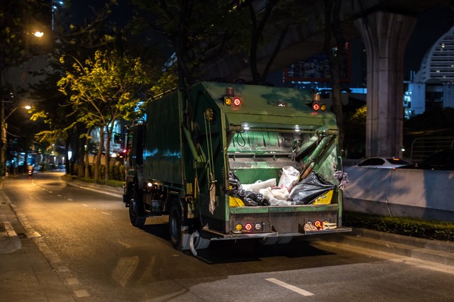 ゴミの夜間回収は 化粧も要らずどんなにラクか まいどなニュース