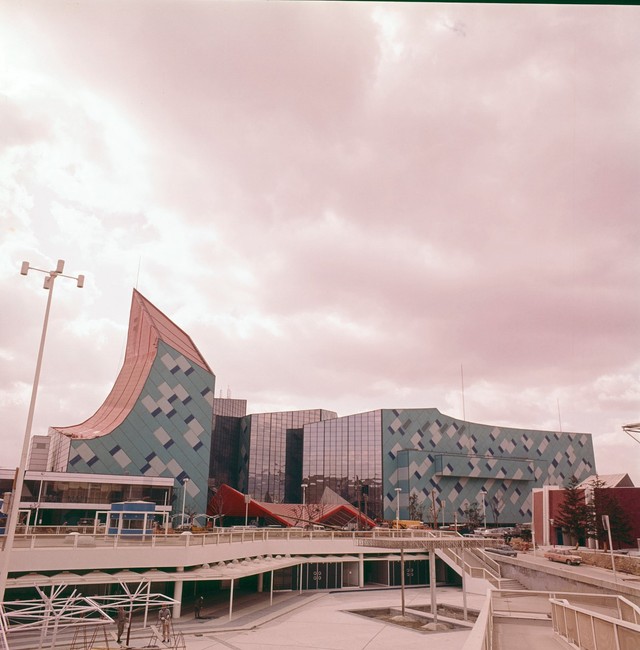 労働は1日4時間へ あのころの未来にぼくらは立っているのかな 大阪万博のパンフが描いていた年 星新一を感じる よもやの未来 まいどなニュース