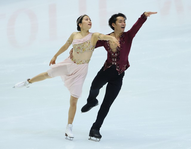 花滑选手·高桥大辅转战冰舞 对手纷纷盛赞"我的偶像"