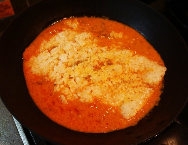 そこに湯煎したライスを投入