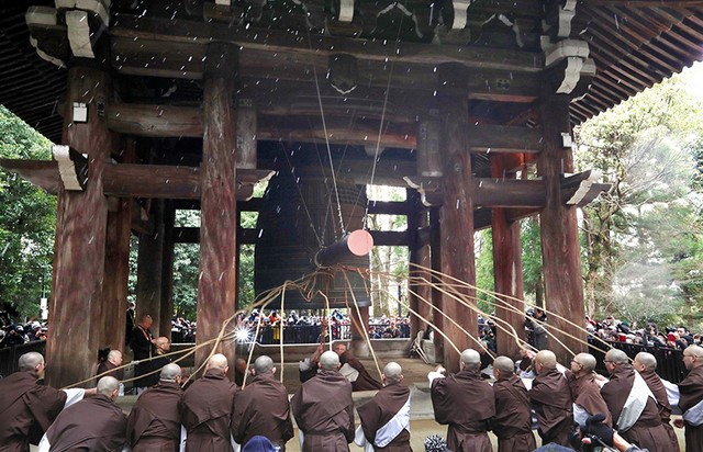 京都 知恩院试敲除夕之钟新年我们准备好了 视频 朝日新聞中文网 京都 知恩院试敲除夕之钟新年我们准备好了 视频 朝日新聞中文网
