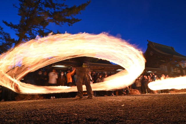 熊本·阿苏神社"火舞神祭" 以火焰之轮祈愿五谷丰登(视频)