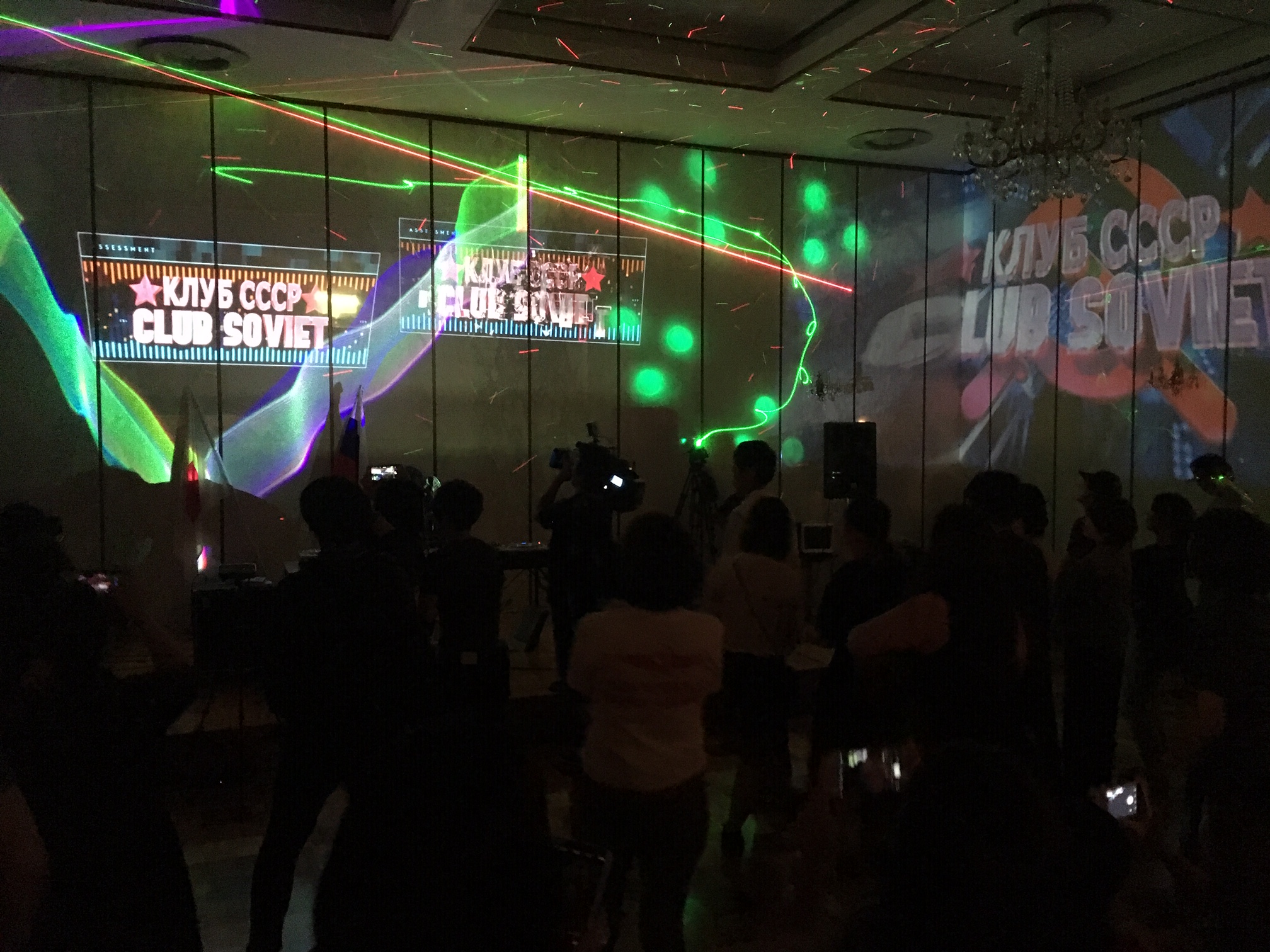 ロシア連邦総領事館が1日限定でクラブに 謎の企画 Clubソビエト がついに開催 まいどなニュース