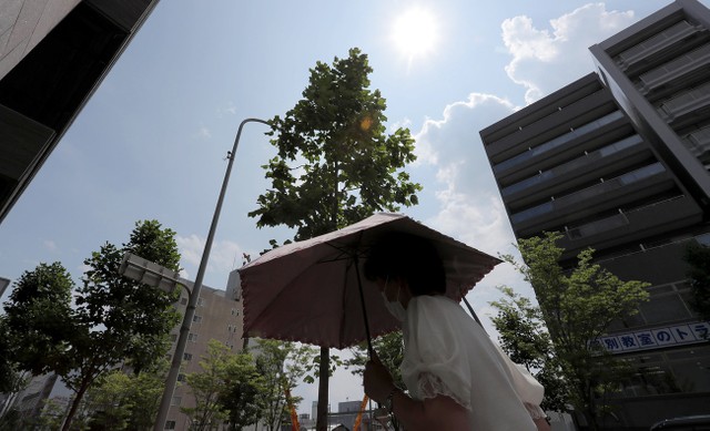 明日の外出 暑すぎて危険です 今年から全国で発動 熱中症警戒アラート まいどなニュース