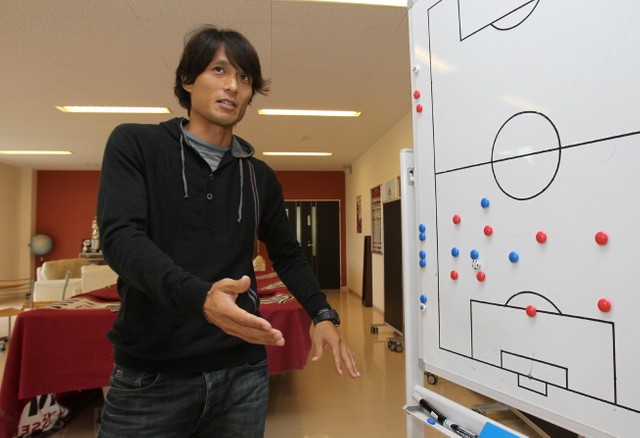 ヴィッセル神戸 奇跡の残留劇 ボクシングで盛り上げた ツネ様の私服着て見送りも 12年前の元選手が証言 吉田現監督も参加した みんな神戸を愛していた まいどなニュース ヴィッセル神戸 奇跡の残留劇 ボクシングで盛り上げた ツネ様の私服着て見送りも 12年前の元選手が証言 吉田現監督も参加した みんな神戸を愛していた まいどなニュース