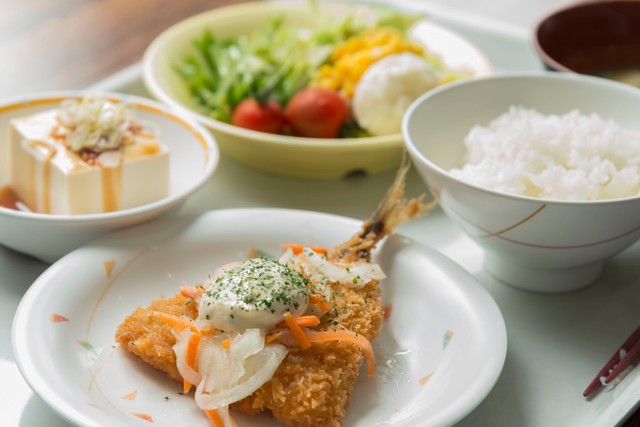 仕事の日 ランチに1000円は高い 妥当 みんなの平均昼食代やメニューを調査 まいどなニュース