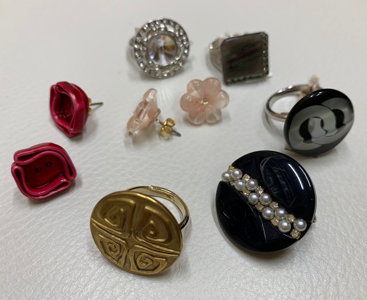 彼にもらった卒業式の 第2ボタン を指輪やイヤリングに 甘酸っぱい思い出永遠に 静かなブーム まいどなニュース