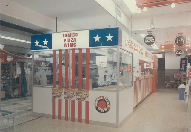 駅ビルのフードコートに１年だけあった幻のピザ屋でした（提供）