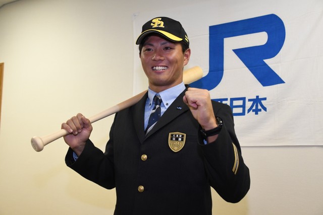 日職選秀第1指名者為站務人員 獲選後仍持續在廣島站服務：朝日新聞中文網