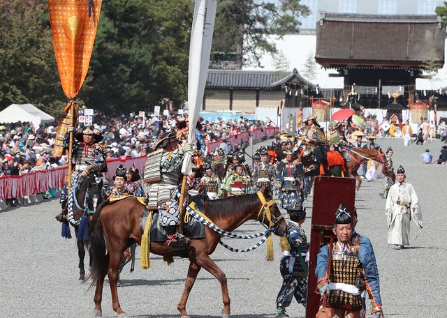 京都三大祭「时代祭」 2千人阵仗相隔2年华丽登场(影片)
