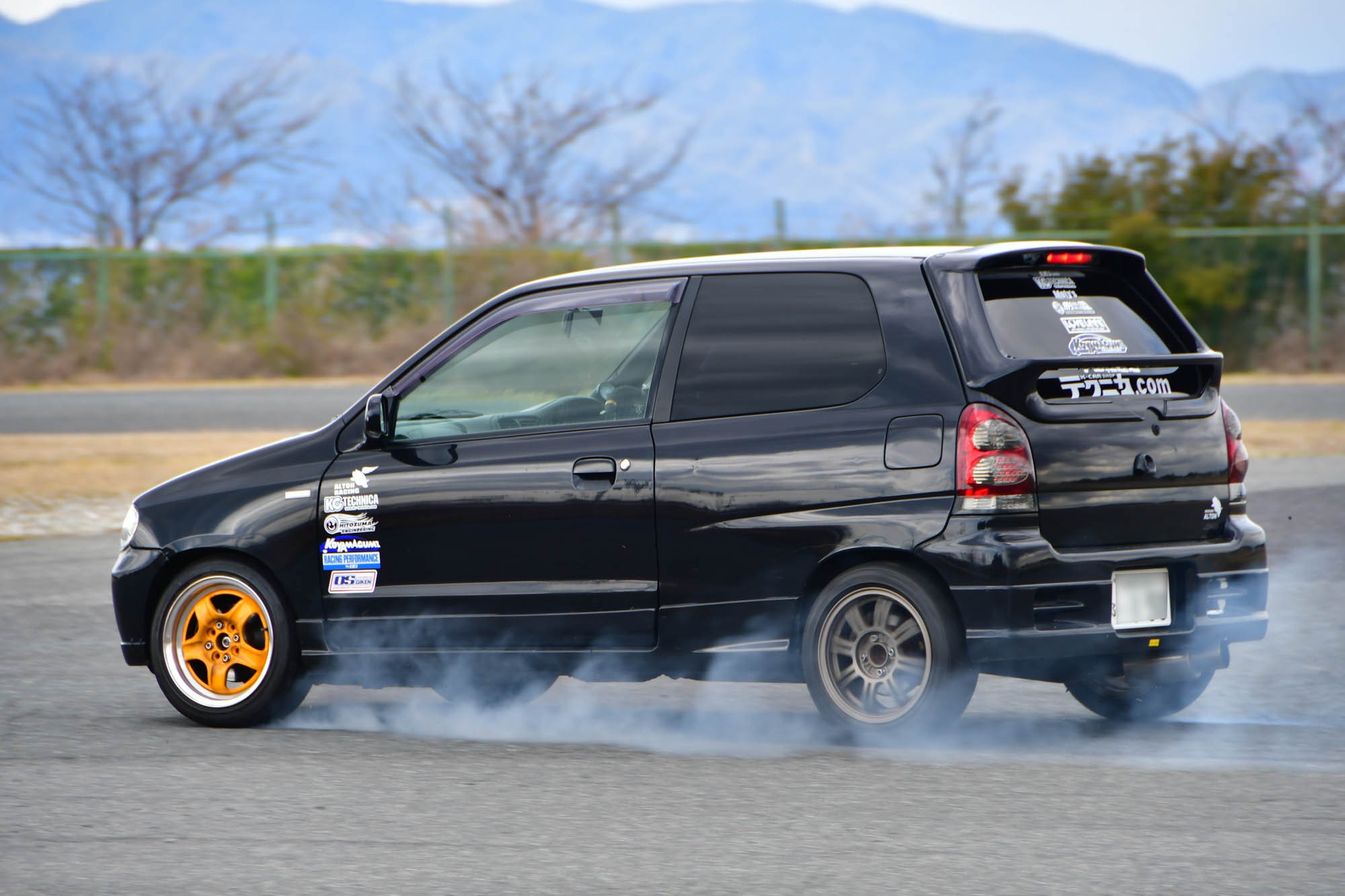 めっちゃ速いやんあの軽四 ポルシェといい勝負 車好きにはたまらないジムカーナとは まいどなニュース