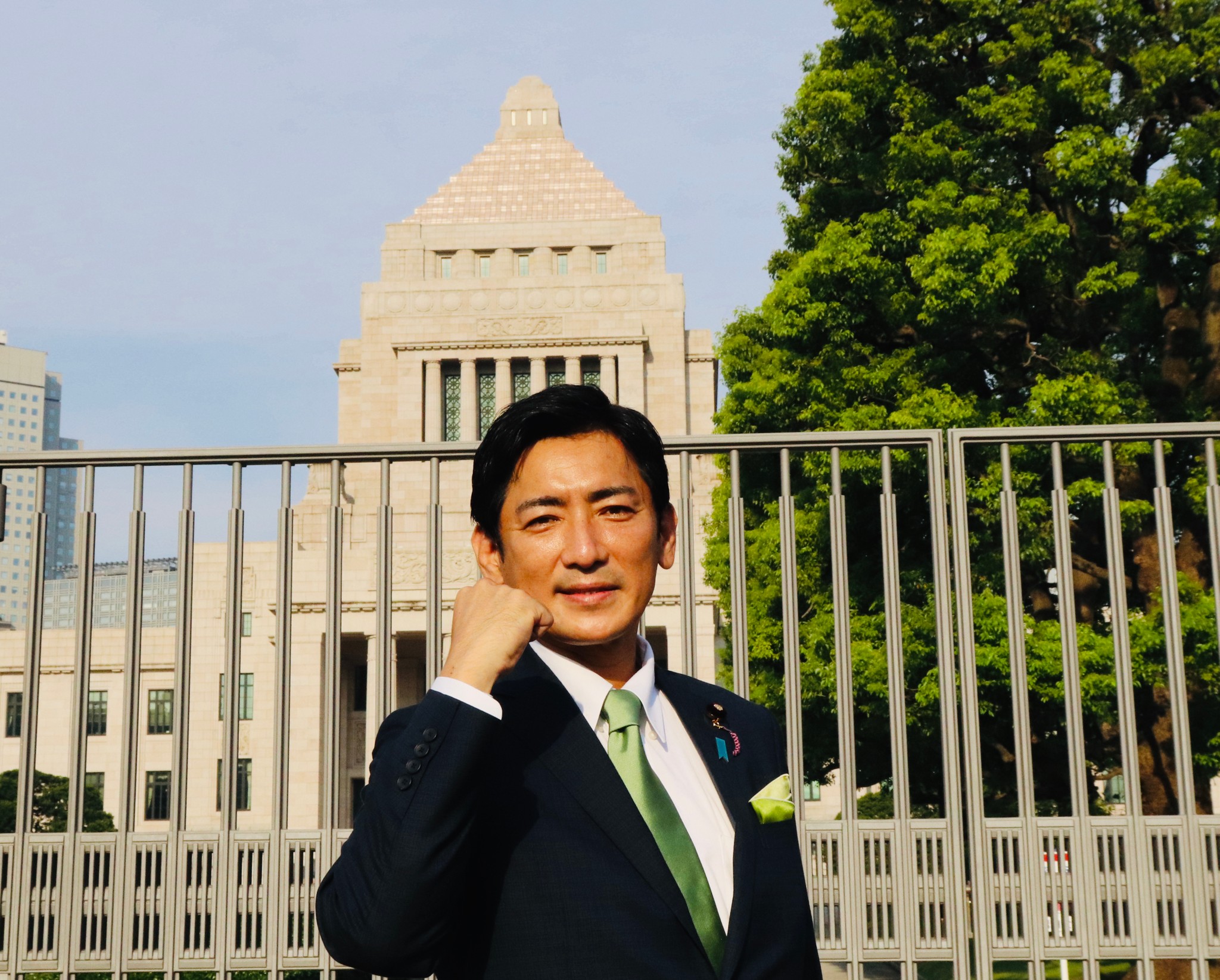参院登院一番乗りは元オリエンタルランド社員の臼井正一議員「国民のため一番汗をかく議員に」｜よろず〜ニュース