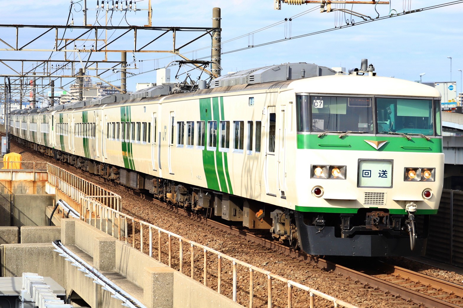 1000万円の鉄道模型 購入できる人はいるの 特急 踊り子 でも愛された185系が純金模型になって復活 まいどなニュース