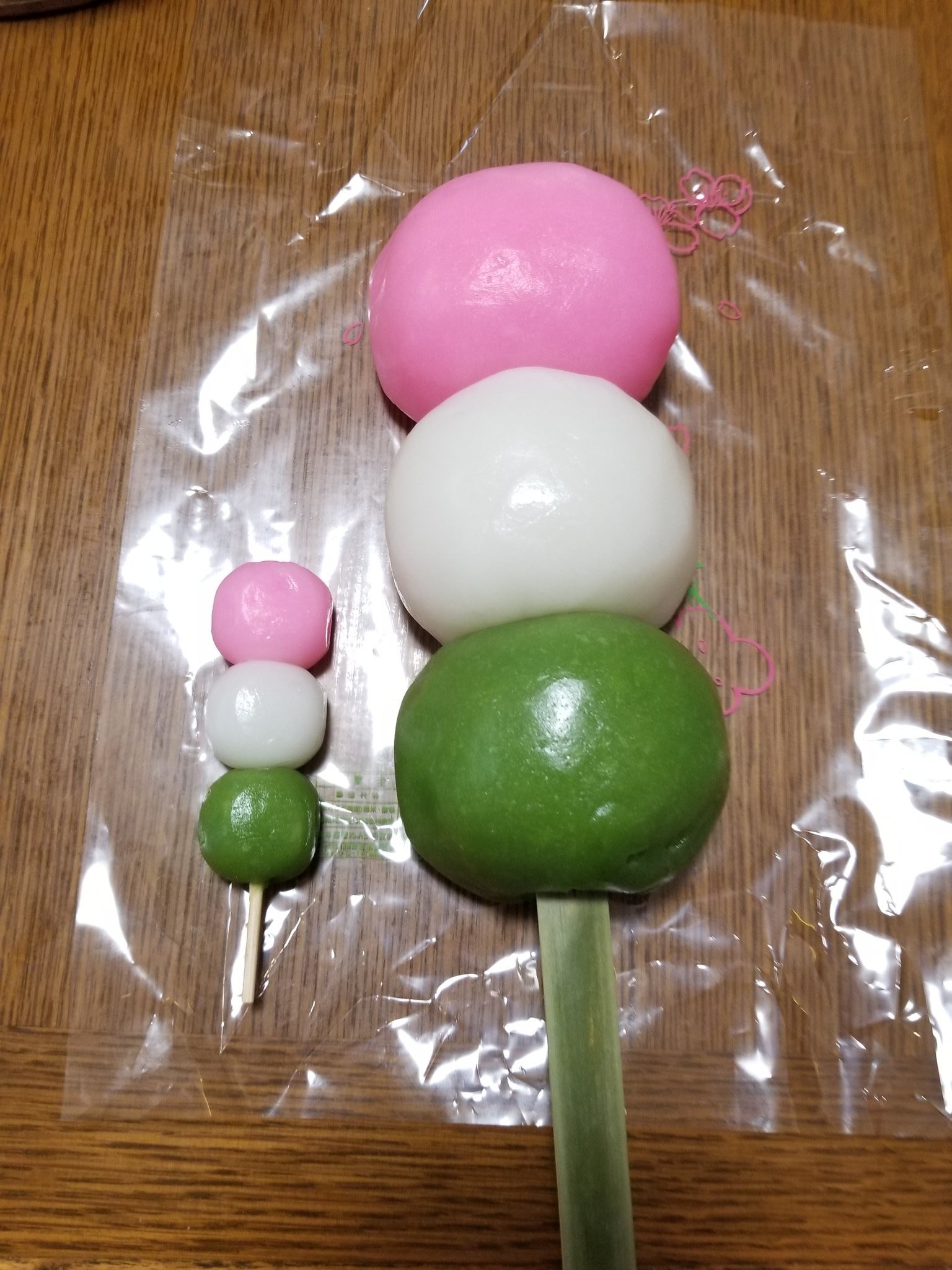 岡崎の桜まつりと言ったらやっぱコレよ 規格外サイズの巨大花見団子が話題に まいどなニュース