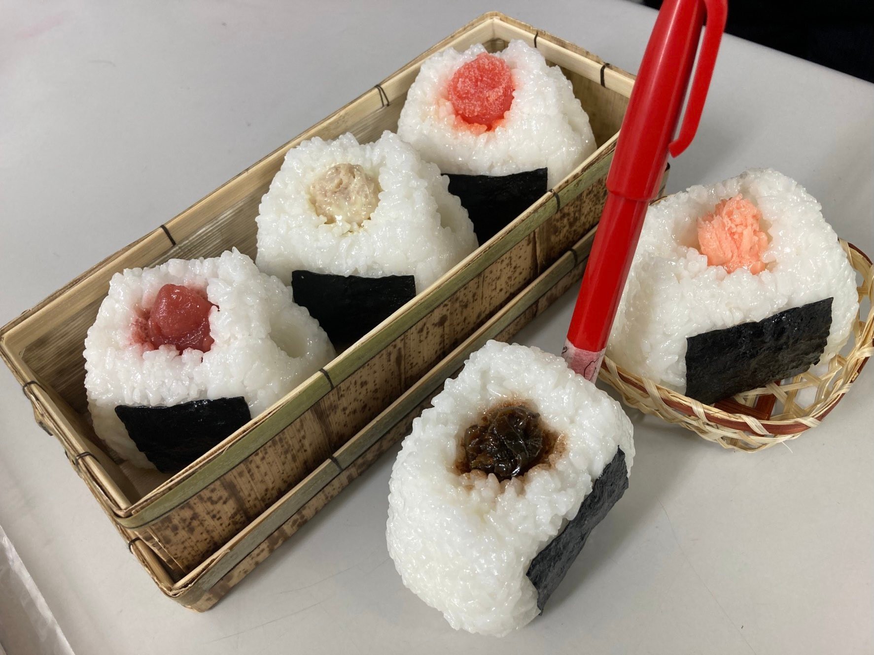 あっ やばい キーボードにオムライスが 食品サンプルを使った破壊力あるドッキリ画像たちが話題に まいどなニュース